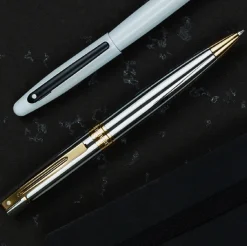 Sheaffer Długopis 300 - - Bright Chrome Gold Trim > Długopisy