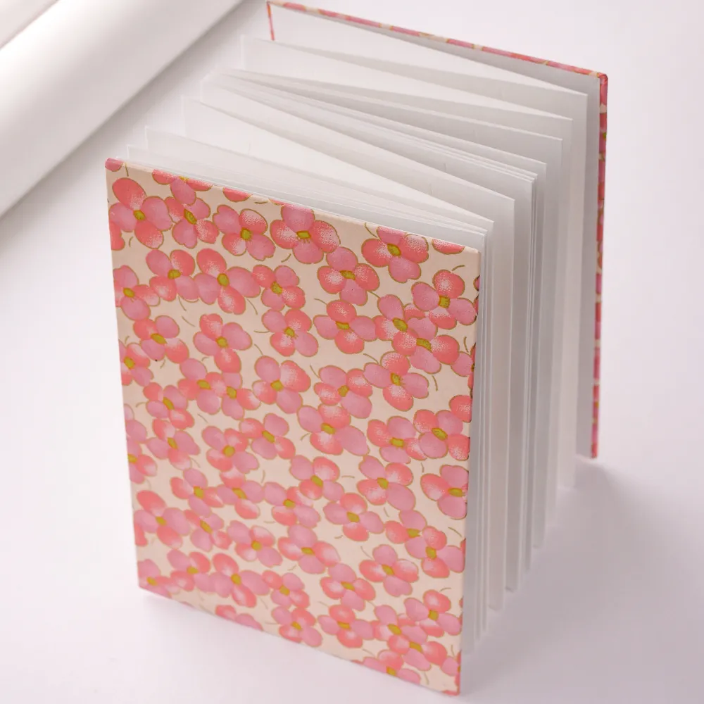 Kuretake Notes harmonijkowy Goshuincho 12,5 x 18 cm - - Pink, twarda okładka, 95 g/m² > Notatniki Gładkie