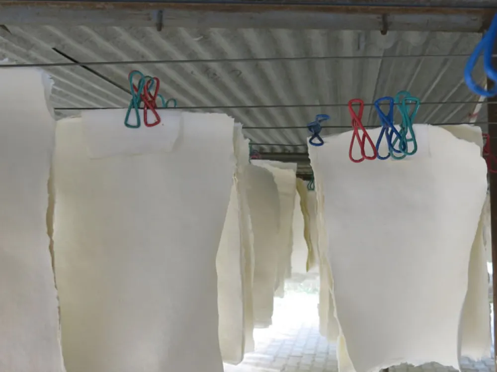 Khadi Papers Papier czerpany 100% bawełny 320 g - - White 30 cm 20 ark. > Papiery Czerpane