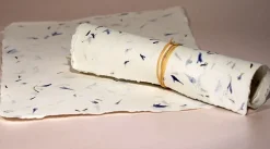 Kalander Papier czerpany - - bławatek, len, A5 > Papiery Czerpane