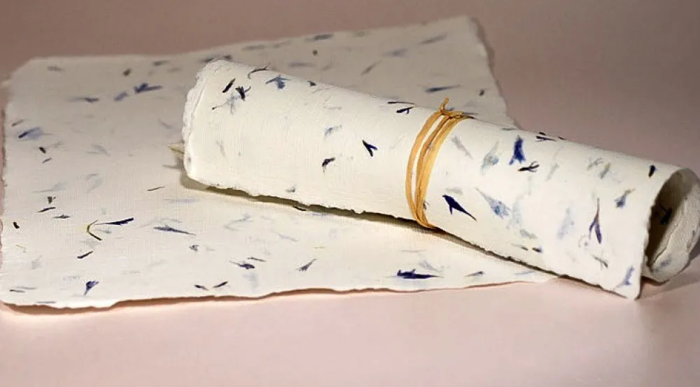Kalander Papier czerpany - - bławatek, gładki, A4 > Papiery Czerpane