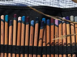 Derwent Piórnik materiałowy Pencil Wrap - - czarny > Akcesoria