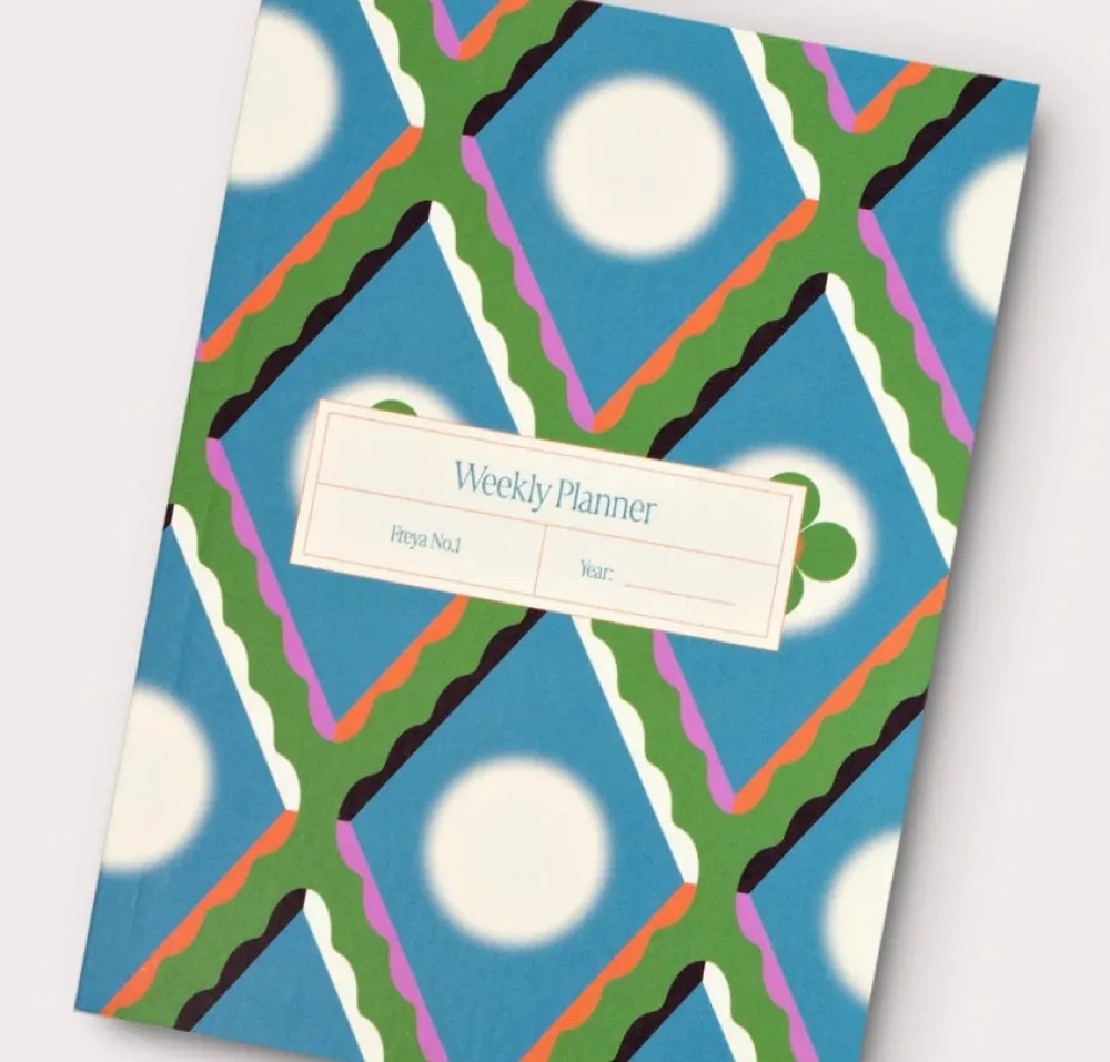 The Completist. Planer tygodniowy niedatowany Freya No.1 A6 - > Planery Niedatowane