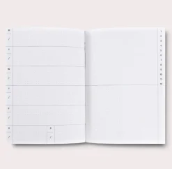 The Completist. Planer tygodniowy niedatowany Marfa No.1 A5 - > Planery Niedatowane