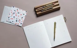 Papierniczeni Planner niedatowany Klasyk - - eukaliptus, twarda okładka ><noscript><img width=