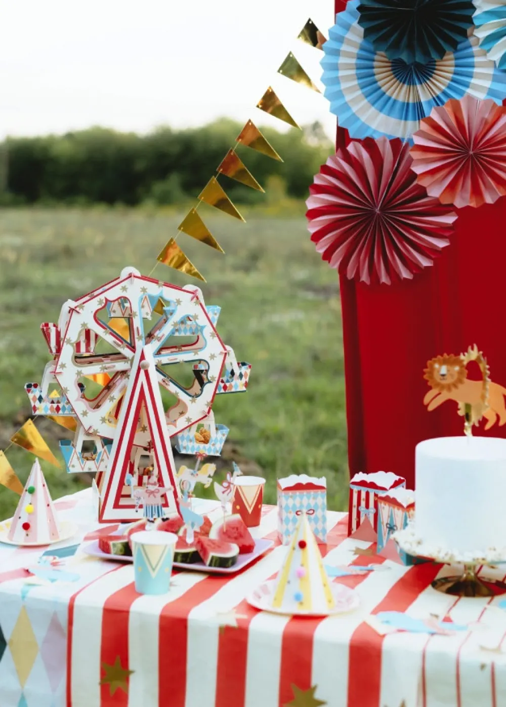 PartyDeco Rozety dekoracyjne Cyrk - 26-43 cm, 5 szt. > Girlandy I Rozety