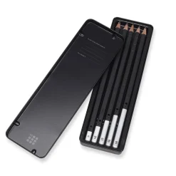 Moleskine Zestaw ołówków z drewna cedrowego w metalowym etui - - 5 szt. ><noscript><img width=