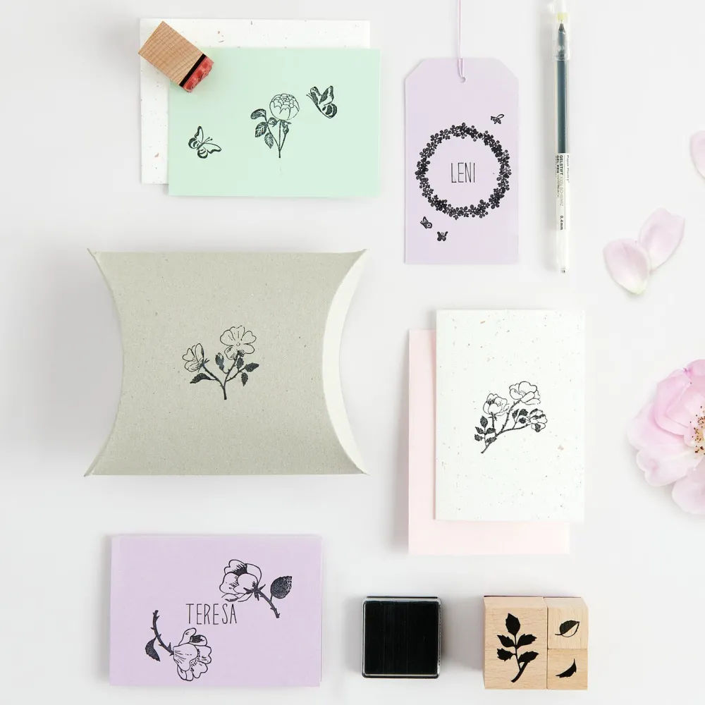 Rico Design Zestaw stempli drewnianych Roses - Paper Poetry - 15 szt. > Tusze I Stemple